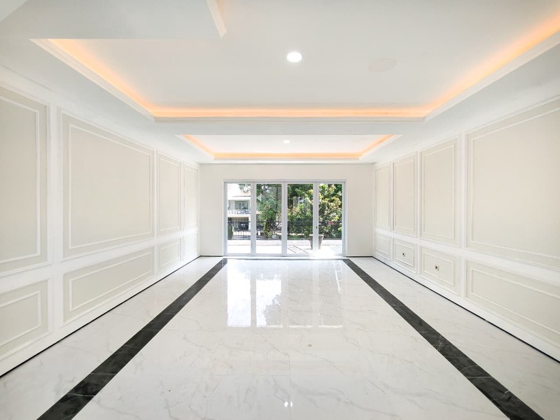 Rumah Bagus Dengan Kolam Renang Di Kebayoran Residence Bintaro
