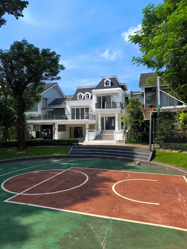 Rumah Bagus Dengan Kolam Renang Di Kebayoran Residence Bintaro