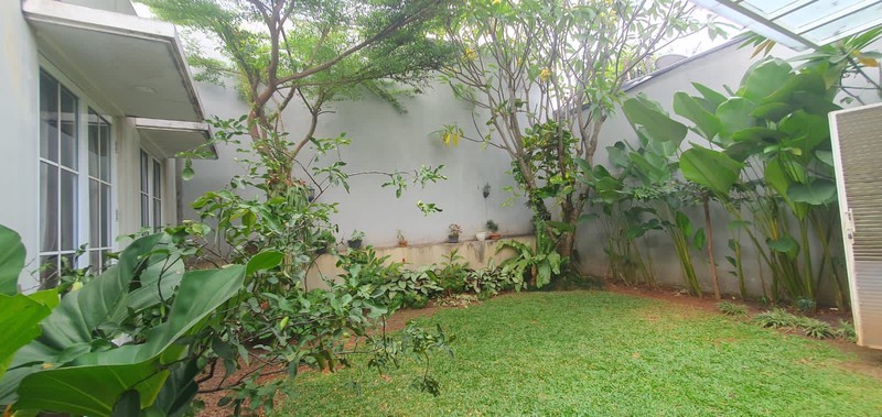 Rumah Bagus Siap Huni dan Asri di Senayan Utama, Bintaro Jaya Sektor 9 