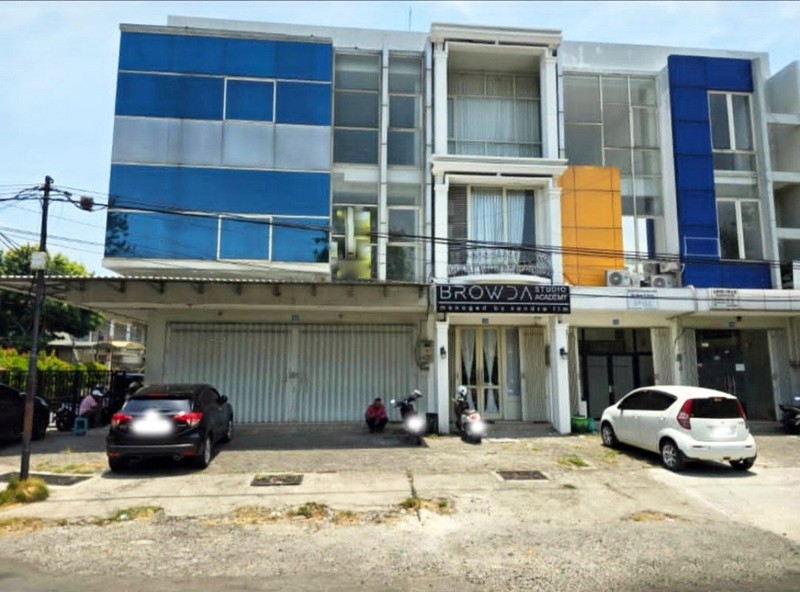 Ruko di Dharmahusada Indah Surabaya Timur, 1 Lantai saja yg disewakan ( Lantai bawah ) HOOK/POJOKAN, SIAP PAKAI !!! - JK -