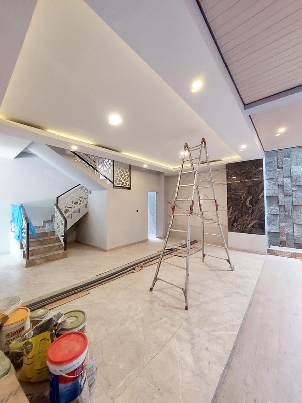 Rumah Baru Gress di Pakuwon City San Antonio Surabaya Timur, Minimalis, ada Kolam Renang, 3 Lantai, Ready 1 unit aja... DISEWAKAN JUGA... Buruan !!!! - JK -