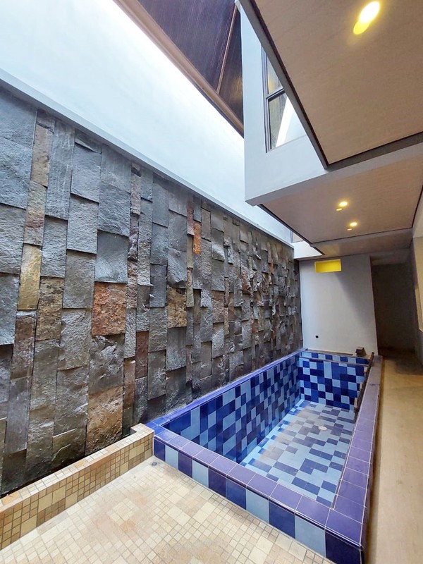 Rumah Baru Gress di Pakuwon City San Antonio Surabaya Timur, Minimalis, ada Kolam Renang, 3 Lantai, Ready 1 unit aja... DISEWAKAN JUGA... Buruan !!!! - JK -