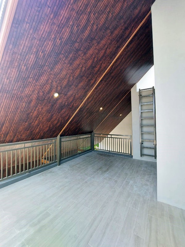 Rumah Baru Gress di Pakuwon City San Antonio Surabaya Timur, Minimalis, ada Kolam Renang, 3 Lantai, Ready 1 unit aja... DISEWAKAN JUGA... Buruan !!!! - JK -