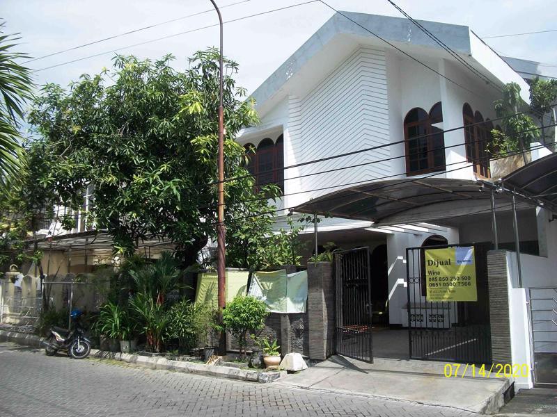 Rumah di Dharmahusada Indah Barat Surabaya Timur, Bagus + Terawat, Lingkungan Elite, Row Jalan depan Lebar, Bisa untuk Rumah Tinggal/Kantor, Siap Huni - WNA -