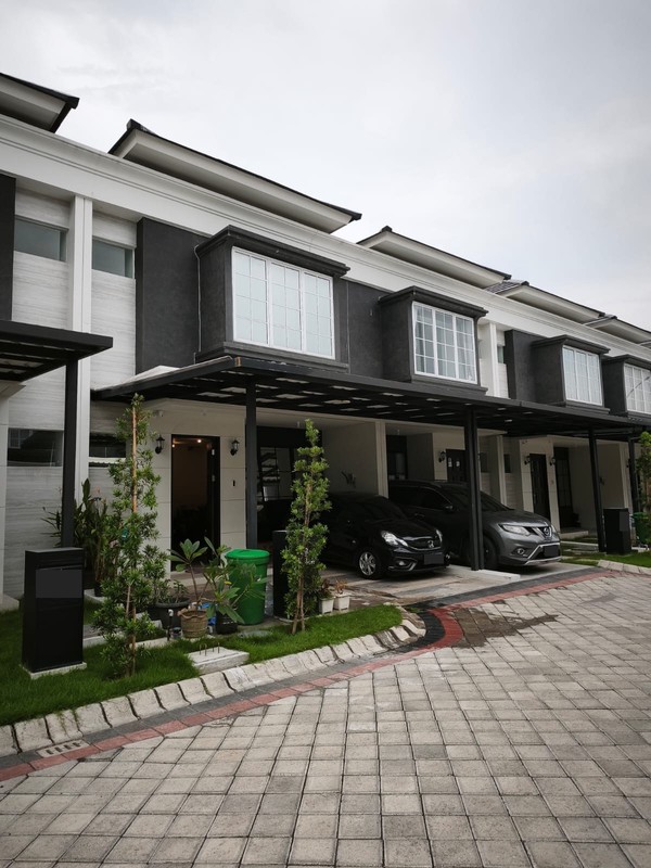 Disewakan Rumah Cantik 2 Lantai Wisata Bukit Mas Cluster Chelsea Surabaya Barat