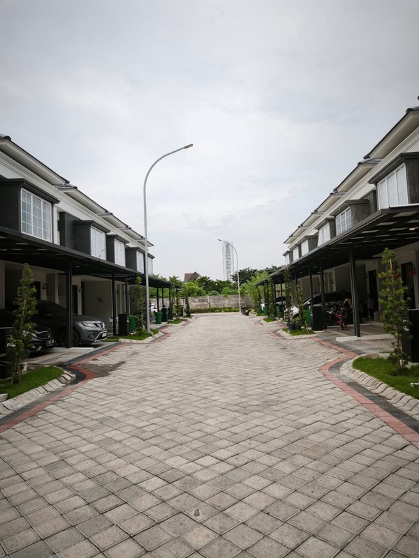 Disewakan Rumah Cantik 2 Lantai Wisata Bukit Mas Cluster Chelsea Surabaya Barat