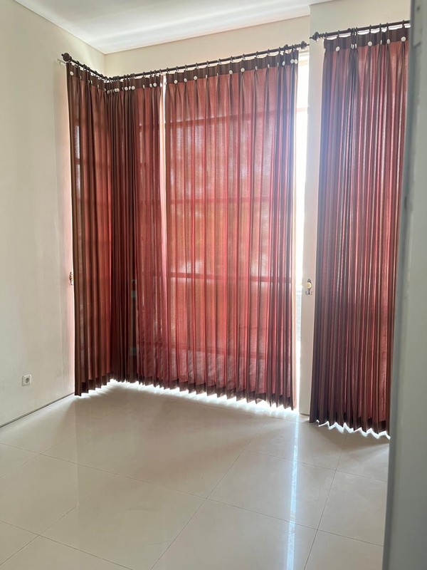 Disewakan Rumah Cantik Royal Residence Cluster Addington Surabaya Barat