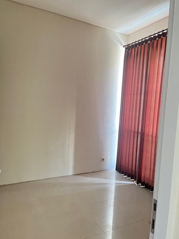 Disewakan Rumah Cantik Royal Residence Cluster Addington Surabaya Barat