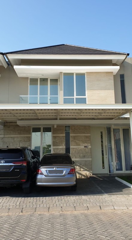 Jual Rumah 3 Lantai The Greenlake Citraland Surabaya Barat Semi Furnished Siap Huni