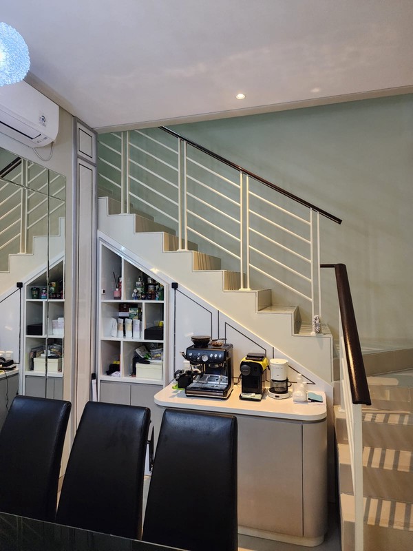 Jual Rumah 3 Lantai The Greenlake Citraland Surabaya Barat Semi Furnished Siap Huni