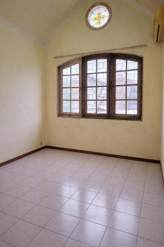 Turun harga..Murah sekali...Dijual Rumah Siap Huni Villa Valensia Pakuwon Indah Surabaya