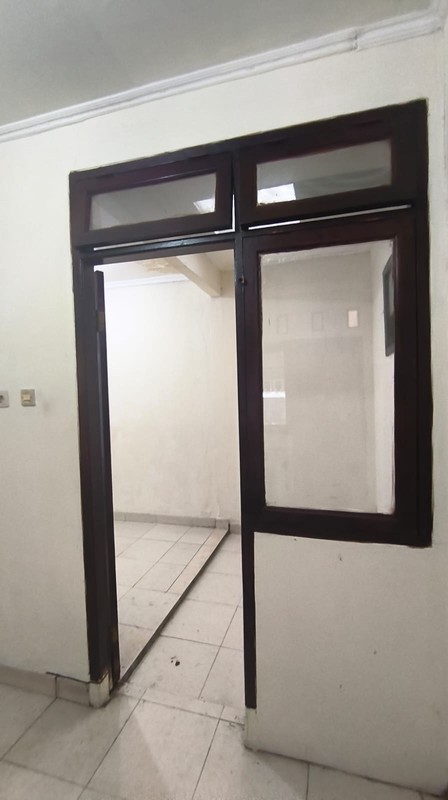 Rumah Sewa di BSD dengan Tanah Luas 180 m2 dan 2 Car Port Dekat Tol