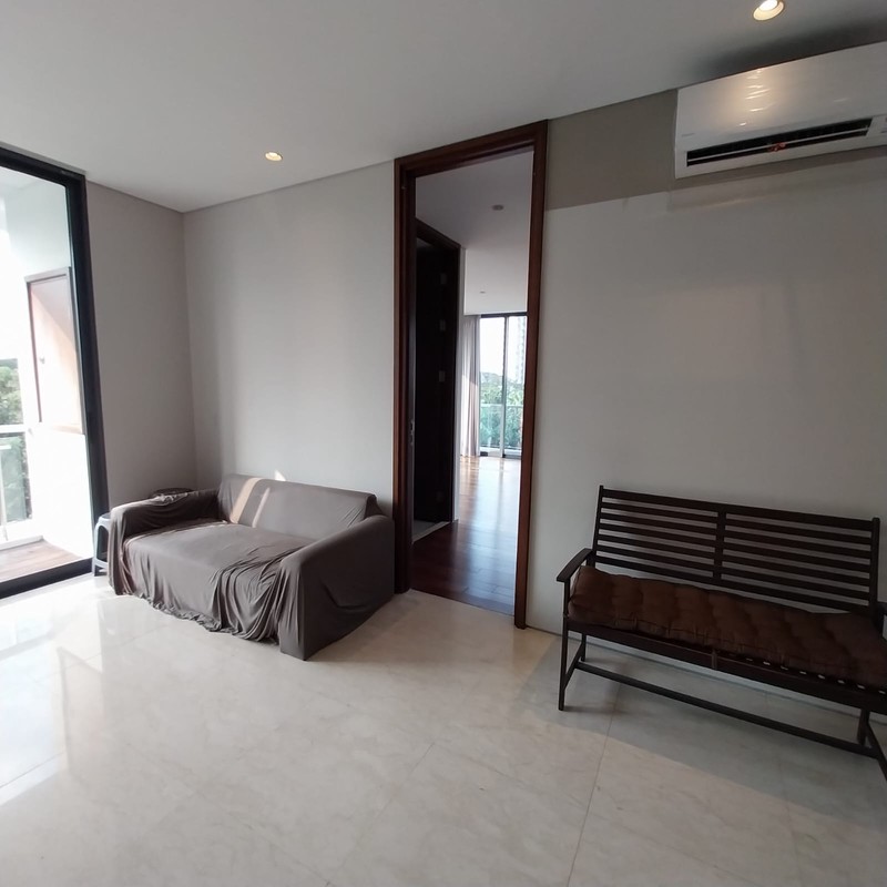 Dijual Apartemen The Rosebay Graha Famili Tipe 2 Bedroom Corner Unit Semi Furnished - Lantai.5- View Pool And City Strategis Dekat Pakuwon Mall, Sma Petra 1, National Hospital