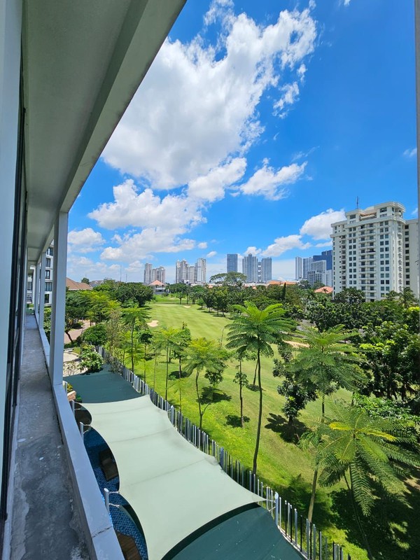 Dijual Apartemen The Rosebay Graha Famili Tipe 2 Bedroom Corner Unit Semi Furnished - Lantai.5- View Pool And City Strategis Dekat Pakuwon Mall, Sma Petra 1, National Hospital