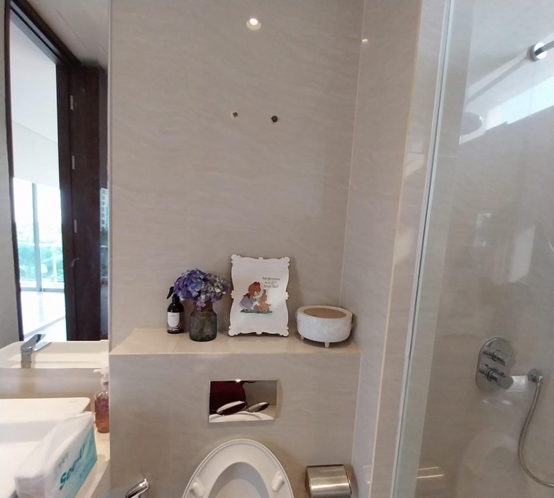 Dijual Apartemen The Rosebay Graha Famili Tipe 2 Bedroom Corner Unit Semi Furnished - Lantai.5- View Pool And City Strategis Dekat Pakuwon Mall, Sma Petra 1, National Hospital