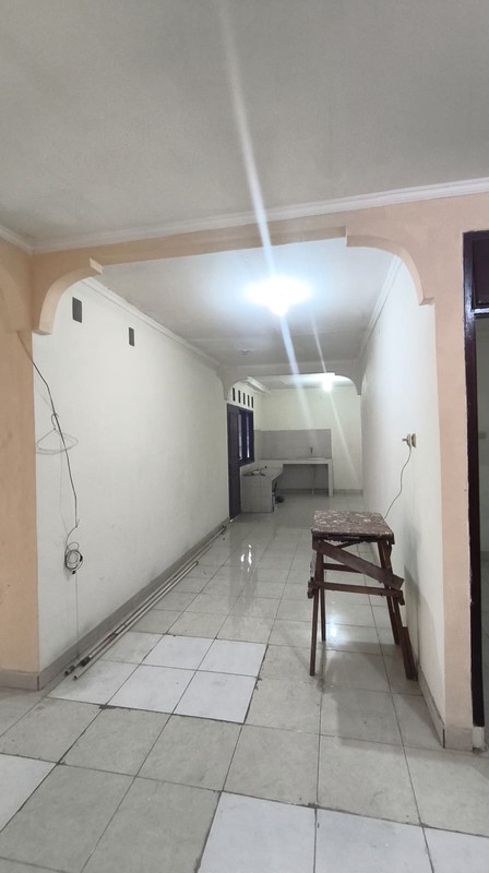 Rumah Sewa di BSD dengan Tanah Luas 180 m2 dan 2 Car Port Dekat Tol