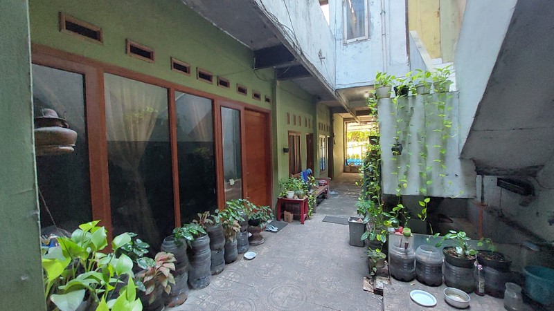 Sebidang Lahan dekat Ragunan Pasar Minggu 20M dari Harsono RM bonus bangunan lama Ruko dan Kamar Kontrakan