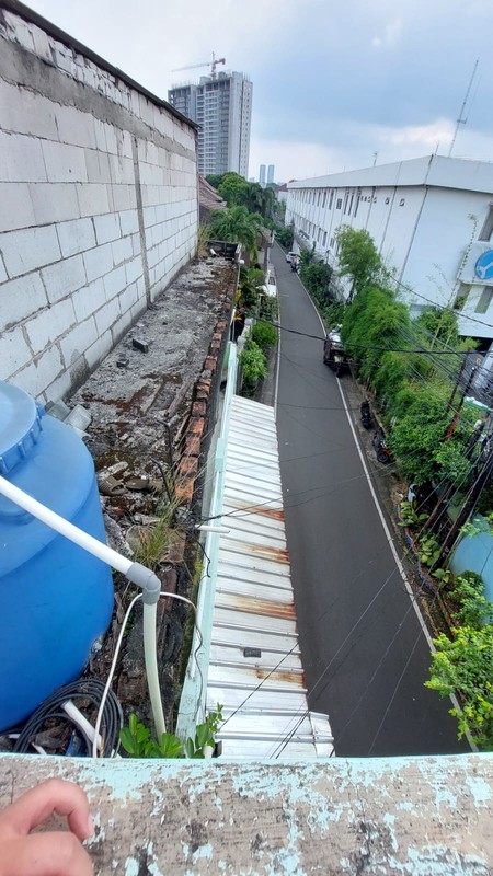 Sebidang Lahan dekat Ragunan Pasar Minggu 20M dari Harsono RM bonus bangunan lama Ruko dan Kamar Kontrakan