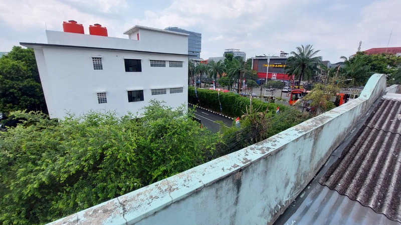 Sebidang Lahan dekat Ragunan Pasar Minggu 20M dari Harsono RM bonus bangunan lama Ruko dan Kamar Kontrakan