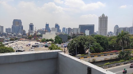 Disewakan Ruko Strategis & Bebas Banjir di Cideng Barat - Siap Huni!