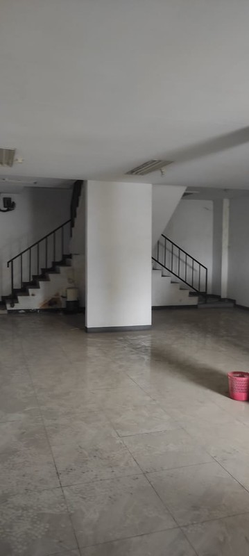 Disewakan Ruko Strategis & Bebas Banjir di Cideng Barat - Siap Huni!