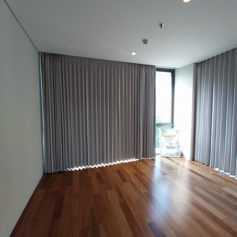 MURAH Disewakan Apartemen The Rosebay Graha Famili Tipe 2 Bedroom Corner Unit Semi Furnished - Lantai.5- View Pool And City Strategis Dekat Pakuwon Mall, Sma Petra 1, National Hospital