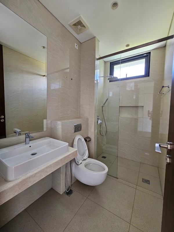 MURAH Disewakan Apartemen The Rosebay Graha Famili Tipe 2 Bedroom Corner Unit Semi Furnished - Lantai.5- View Pool And City Strategis Dekat Pakuwon Mall, Sma Petra 1, National Hospital