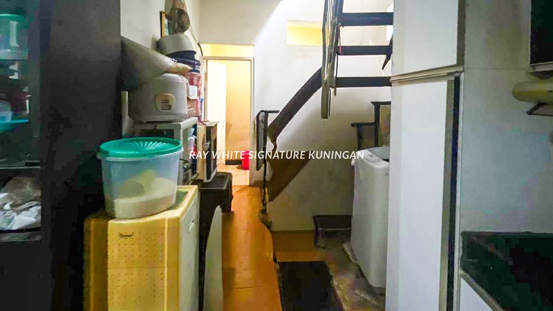 Rumah Strategis di Jalan Mawar Bintaro - Dekat Tol & MRT