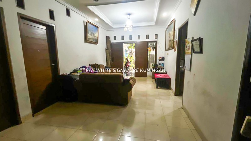 Rumah Strategis di Jalan Mawar Bintaro - Dekat Tol & MRT