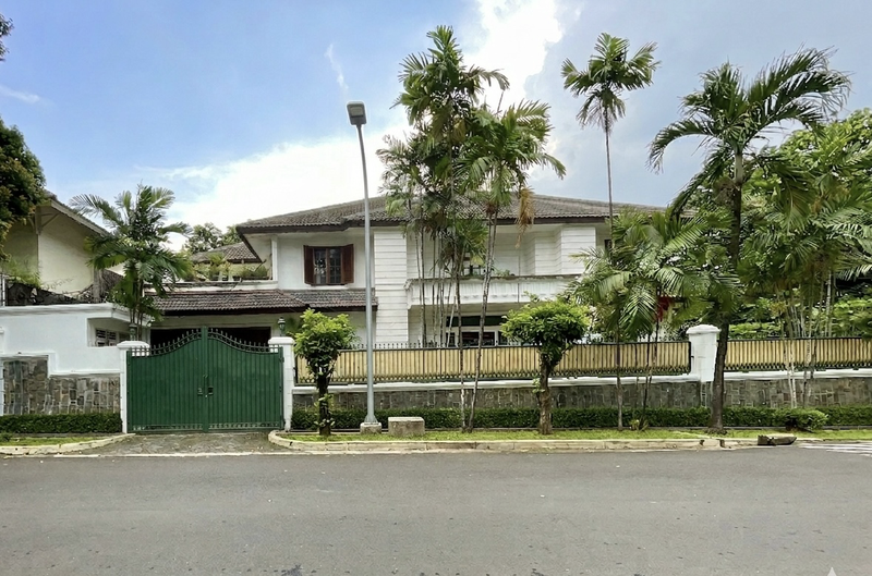 Dijual Rumah Mewah Hook di Jl Martimbang Kebayoran Baru