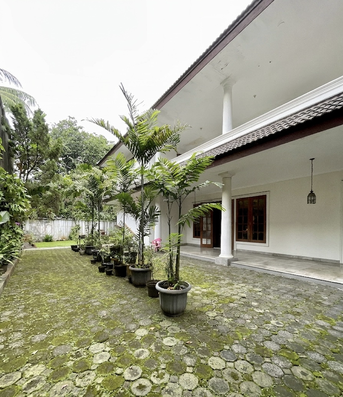 Dijual Rumah Mewah Hook di Jl Martimbang Kebayoran Baru