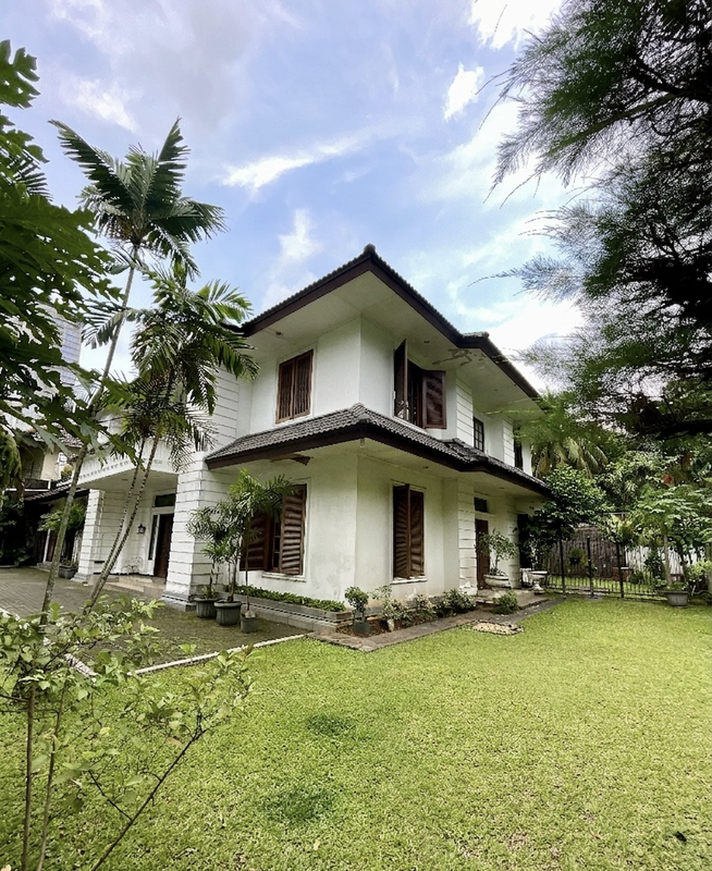 Dijual Rumah Mewah Hook di Jl Martimbang Kebayoran Baru