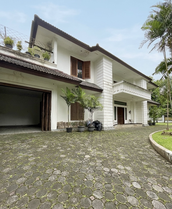 Dijual Rumah Mewah Hook di Jl Martimbang Kebayoran Baru
