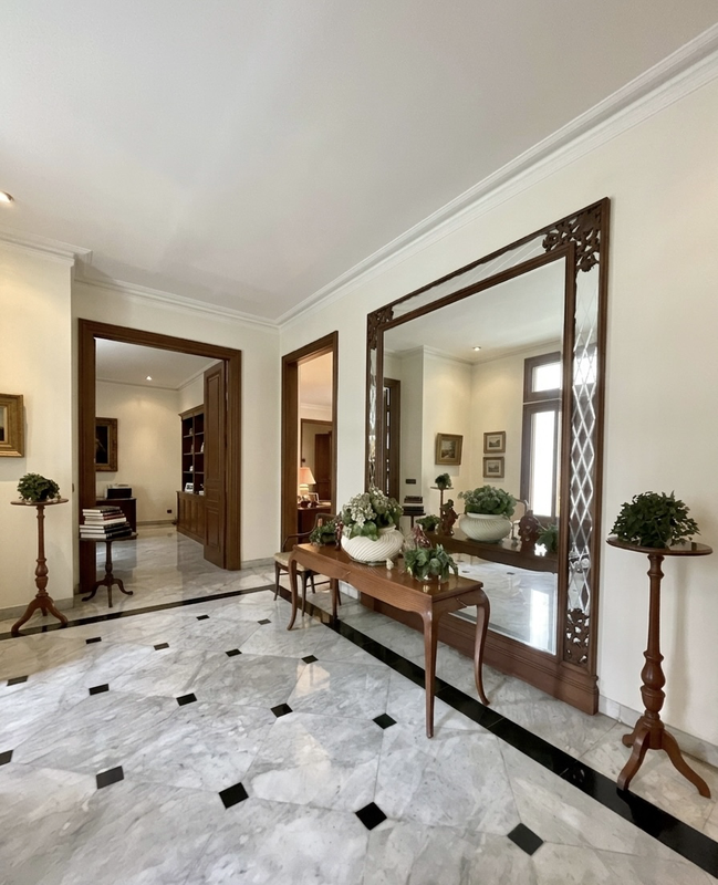 Dijual Rumah Mewah Hook di Jl Martimbang Kebayoran Baru