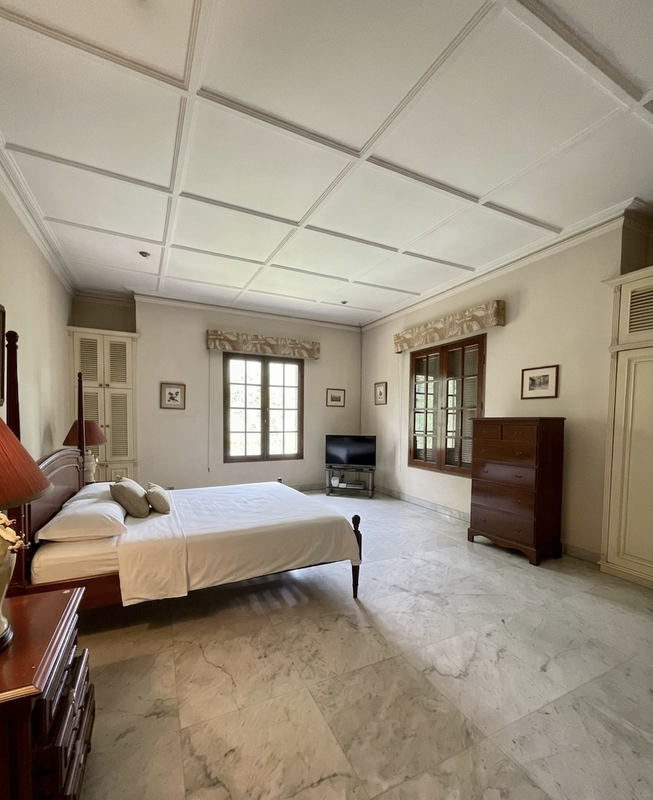 Dijual Rumah Mewah Hook di Jl Martimbang Kebayoran Baru