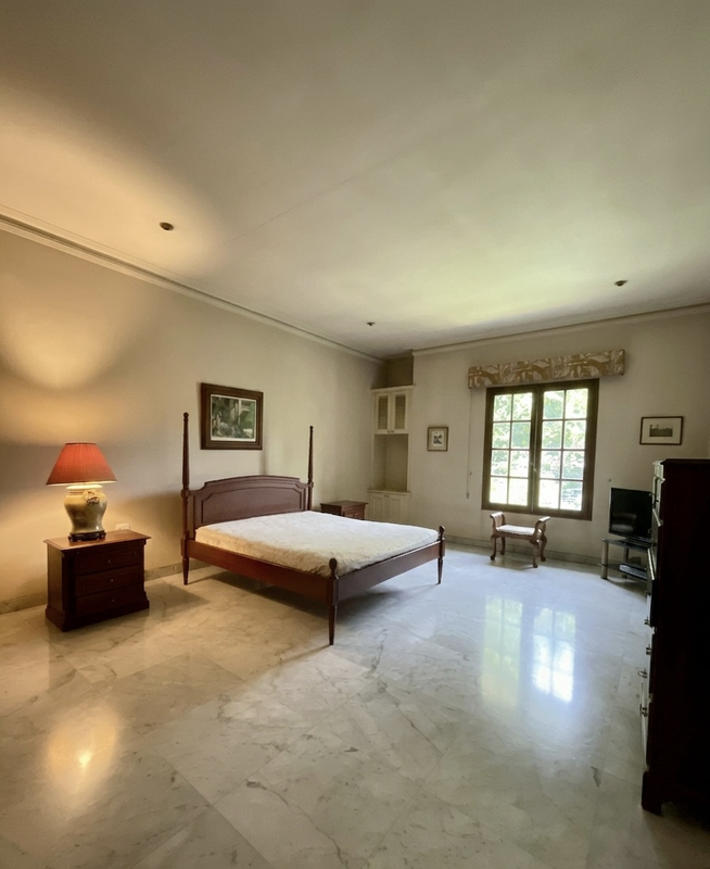 Dijual Rumah Mewah Hook di Jl Martimbang Kebayoran Baru