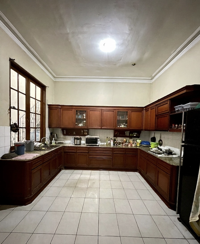 Dijual Rumah Mewah Hook di Jl Martimbang Kebayoran Baru