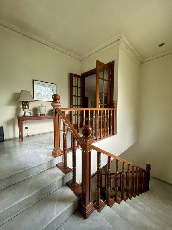 Dijual Rumah Mewah Hook di Jl Martimbang Kebayoran Baru