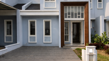 Rumah Cantik di Cluster Cyiara Suvarna Sutera, Lokasi Strategis