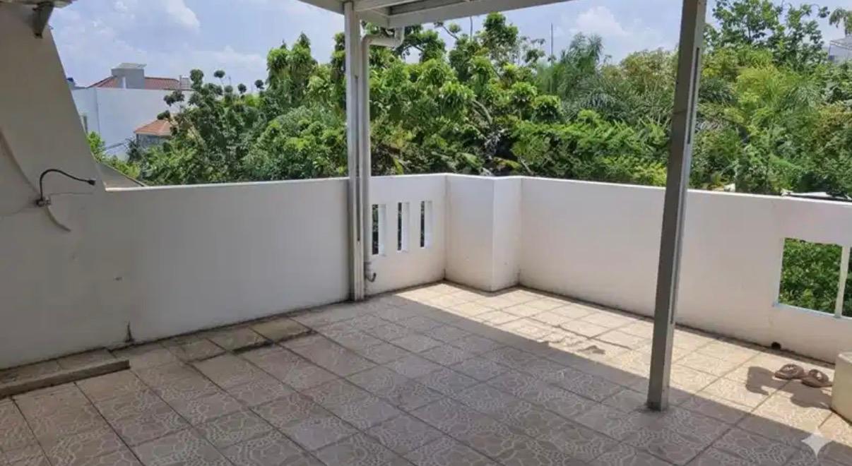 Rumah 3 lantai Renov dan Fully Furnish, Lokasi OK di Jl. Pelepah Elok Kelapa Gading