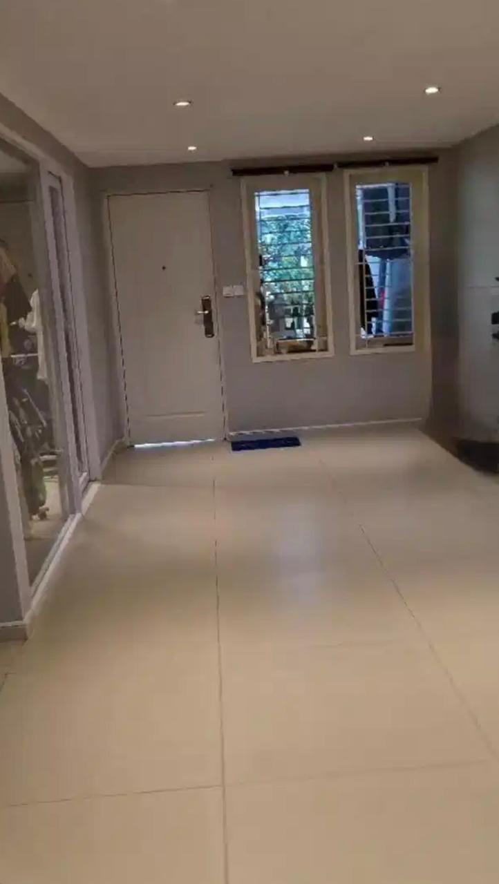 Rumah 3 lantai Renov dan Fully Furnish, Lokasi OK di Jl. Pelepah Elok Kelapa Gading