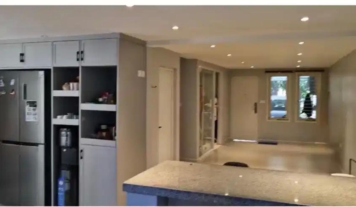 Rumah 3 lantai Renov dan Fully Furnish, Lokasi OK di Jl. Pelepah Elok Kelapa Gading