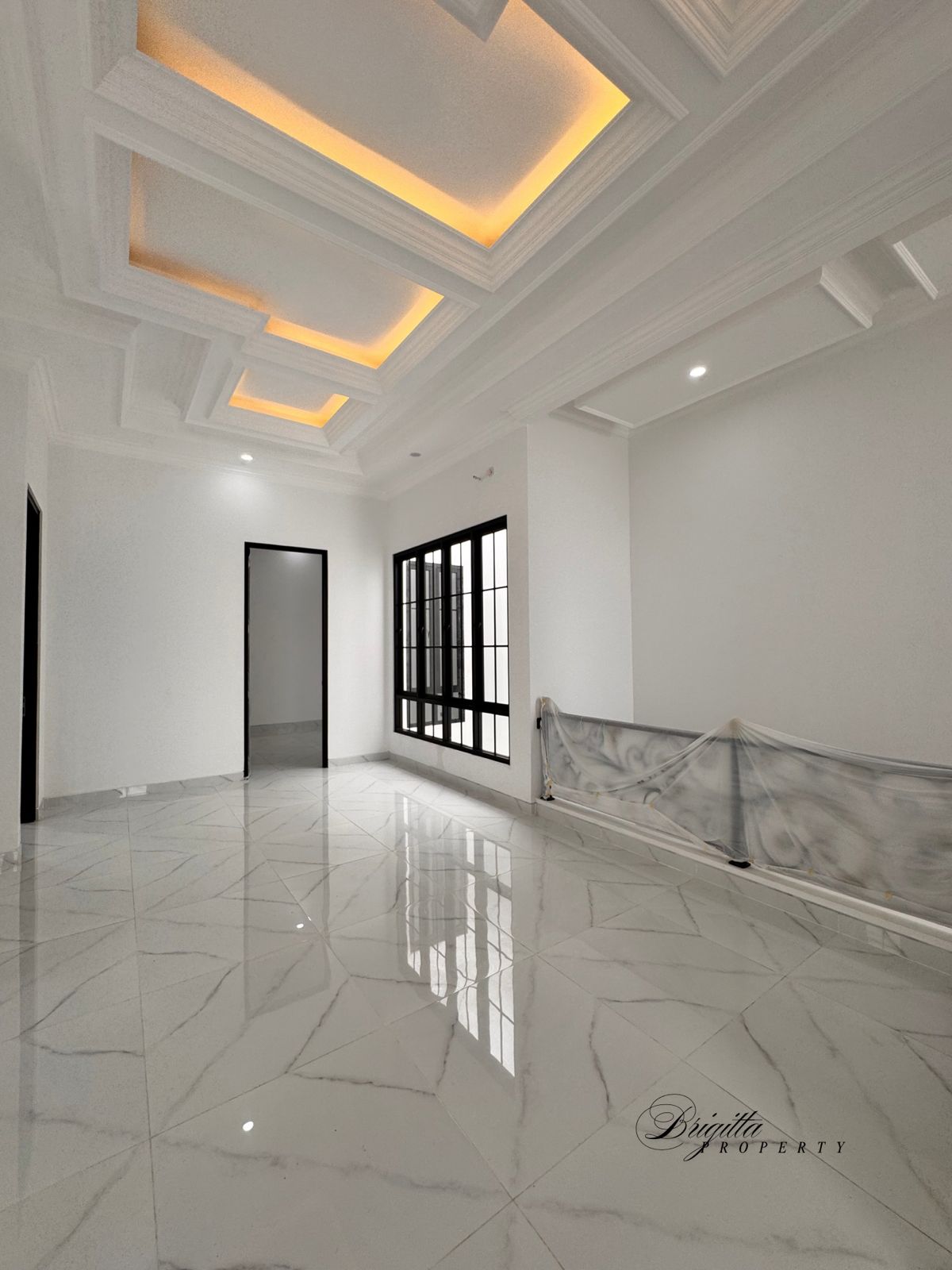 Jual Rumah Strategis 2 Lantai di Surabaya Timur 