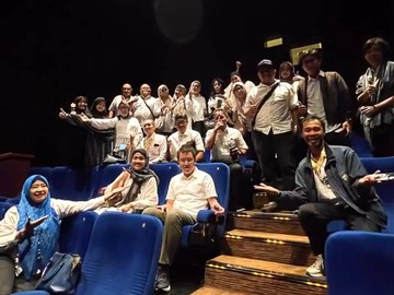 Bonding Team Nonton Bareng