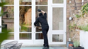 Lingkungan Rumah Sering Kemalingan? Ini Dia 7 Tips Ampuh Agar Rumah Aman dari Maling!