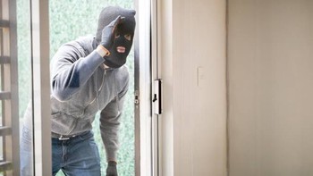 Lingkungan Rumah Sering Kemalingan? Ini Dia 7 Tips Ampuh Agar Rumah Aman dari Maling!