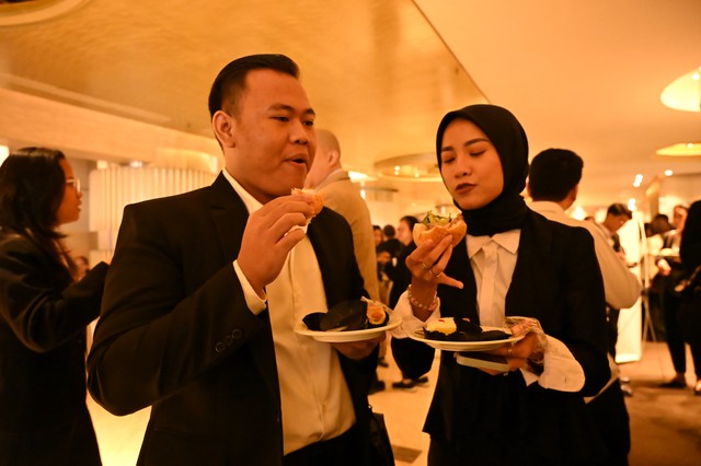 Image 1 of 17