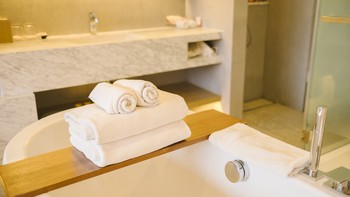 10 Cara Agar Kamar Mandi Tetap Bersih dan Wangi Setiap Saat Secara Alami dan Efektif!