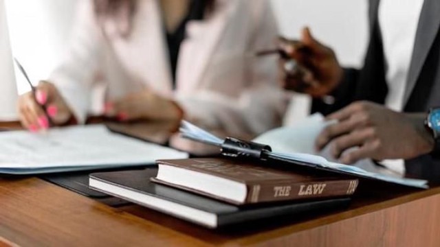 Pentingnya Menggunakan Jasa Notaris dalam Bisnis Properti untuk Keamanan dan Kepastian Hukum