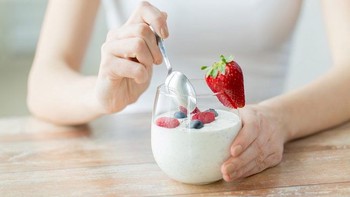 Manfaat Mengkonsumsi Yogurt Bagi Kesehatan Tubuh Sebagai Sumber Probiotik Alami yang Menyehatkan